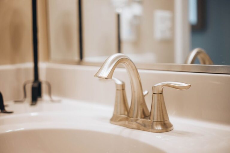 Umývadlová batéria VALVEX DECOR Chrome na modernom umývadle