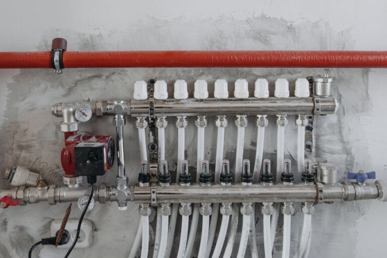 Termostatický zmiešavací ventil na rozdeľovači podlahového kúrenia