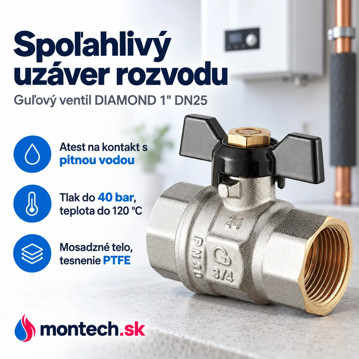 Mosadzný guľový ventil s čiernym motýlikom stojí na betónovej doske v svetlej kotolni pri stene s potrubím.